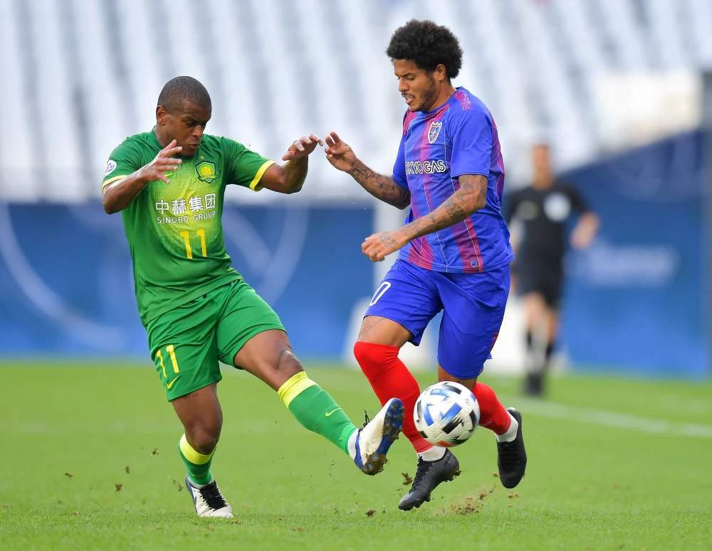  武磊破门海港击败申花夺超级杯