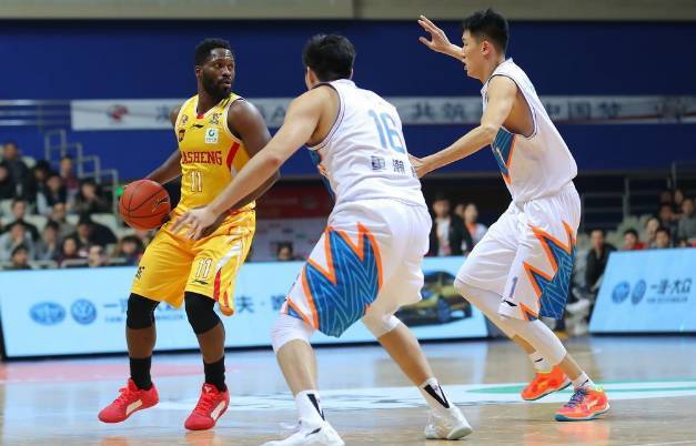  北京控股末节崩盘负于山东高速男篮