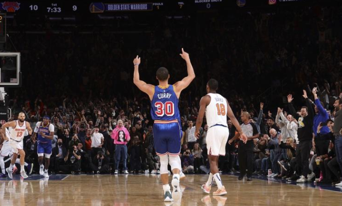  勇士库里三分如雨浇灭火箭反击