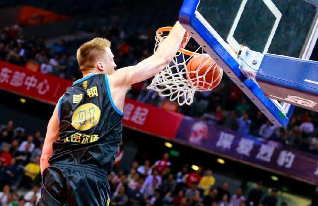  双塔组合发威，内线统治力无人能挡