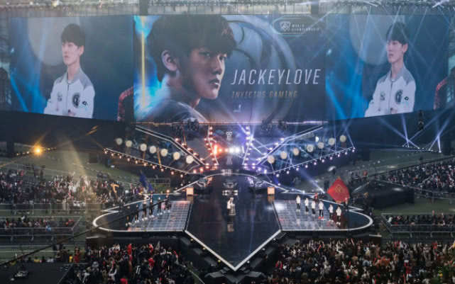  电竞选手刷新纪录创造历史时刻  