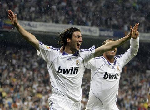  巴塞罗那主场大胜皇家马德里延续国家德比优势