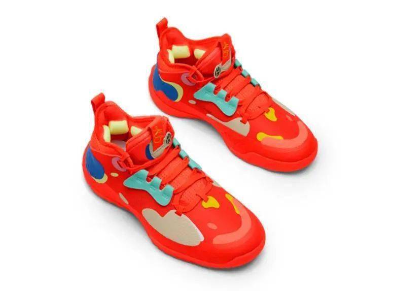  篮球鞋科技革新，新款战靴助力球员弹跳