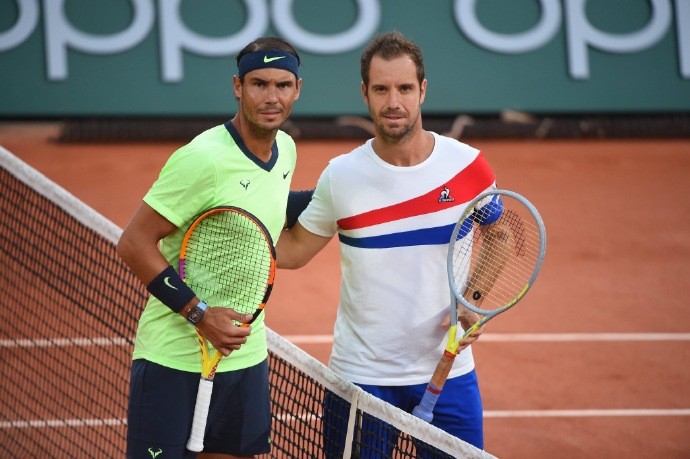  纳达尔强势归来，法网半决赛展王者风范