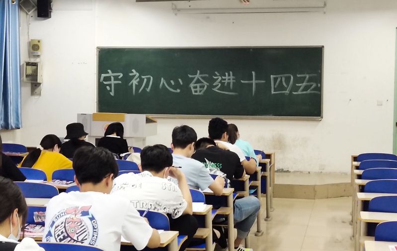  电竞国际邀请赛举办 中外顶尖选手同台竞技