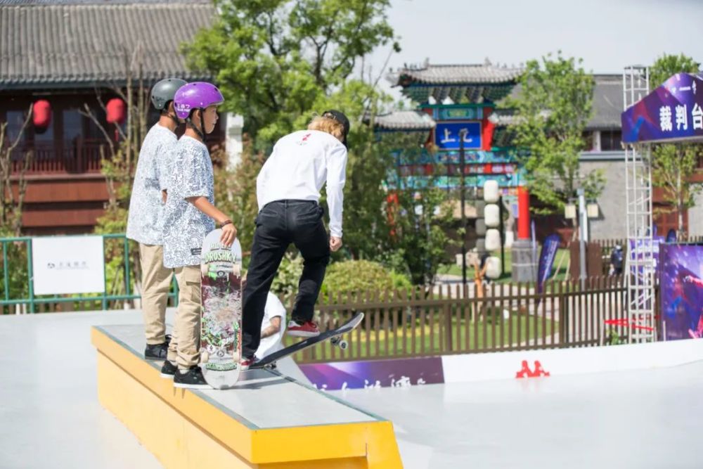  青少年足球锦标赛落幕，潜力新苗脱颖而出  