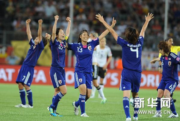  德国杯四分之一决赛，拜仁大胜法兰克福